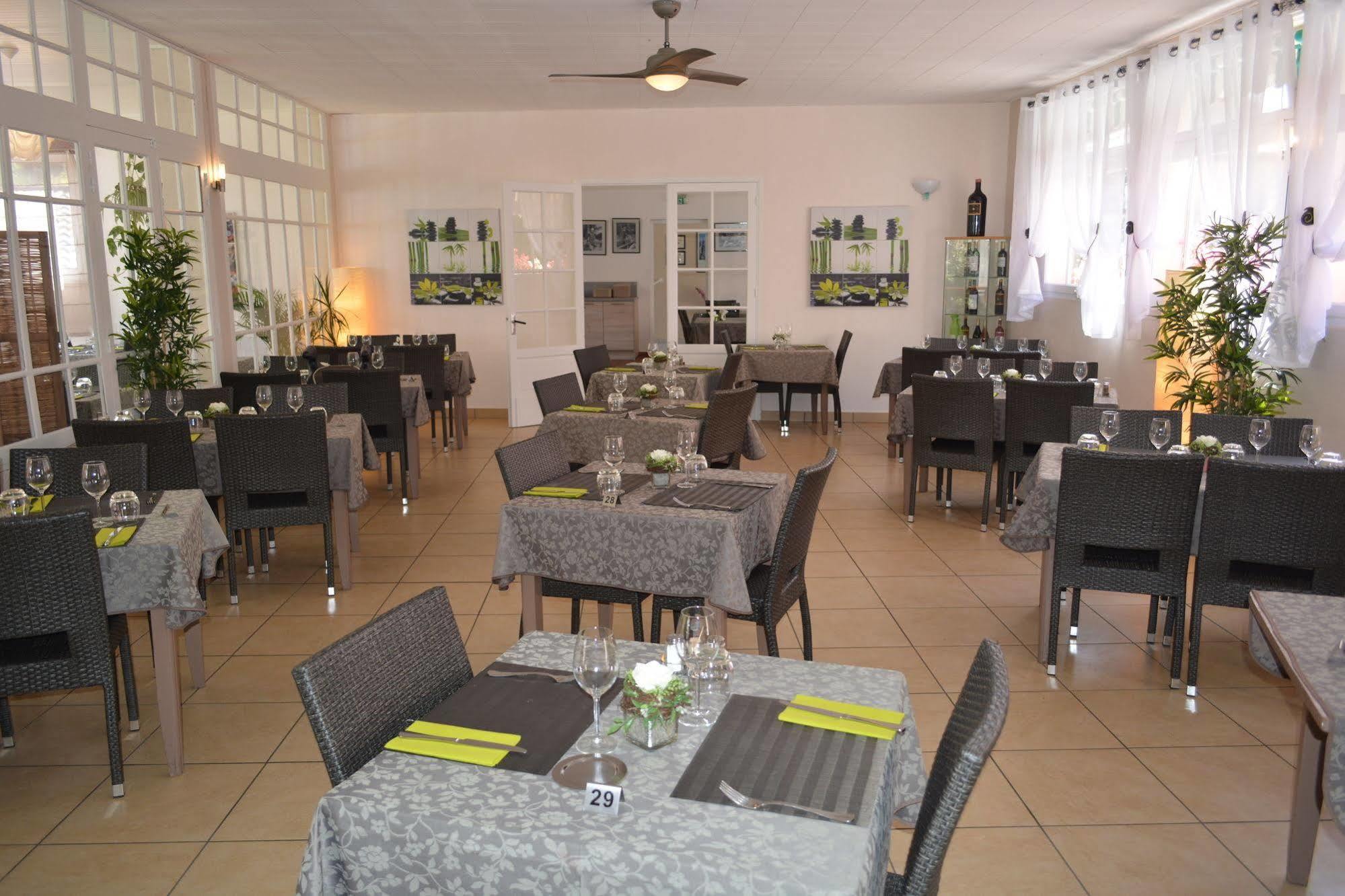 Hotel Restaurant Les Falaises Bouziès Екстериор снимка