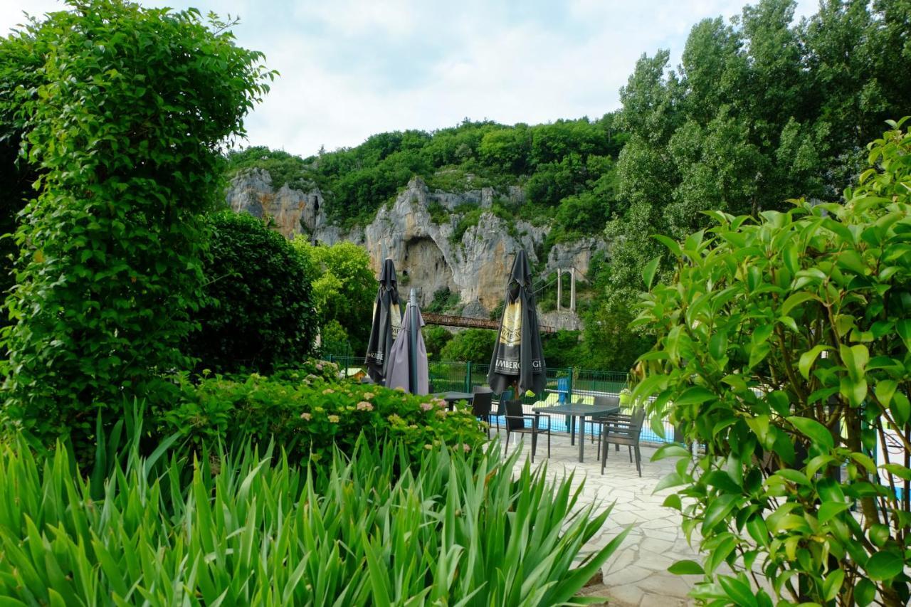 Hotel Restaurant Les Falaises Bouziès Екстериор снимка